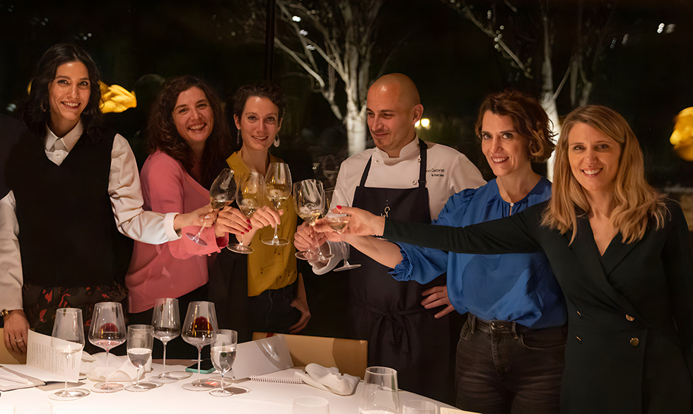 Group of Eurofragance perfumers and La Boscana celebrating with glasses raised.