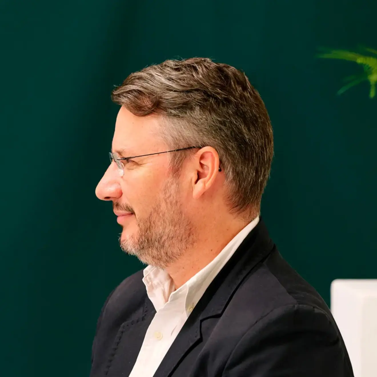 Olaf Larsen Perfil